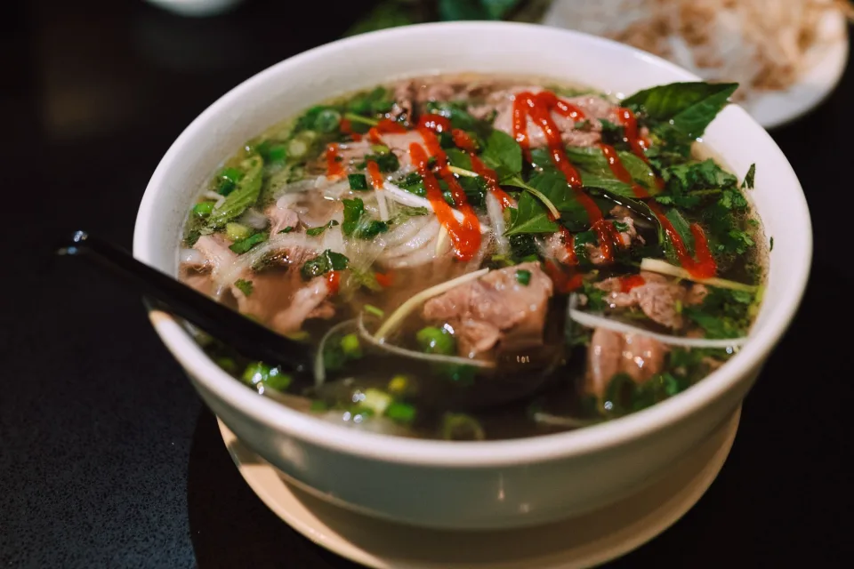 Mâm cơm gia đình đặt trước